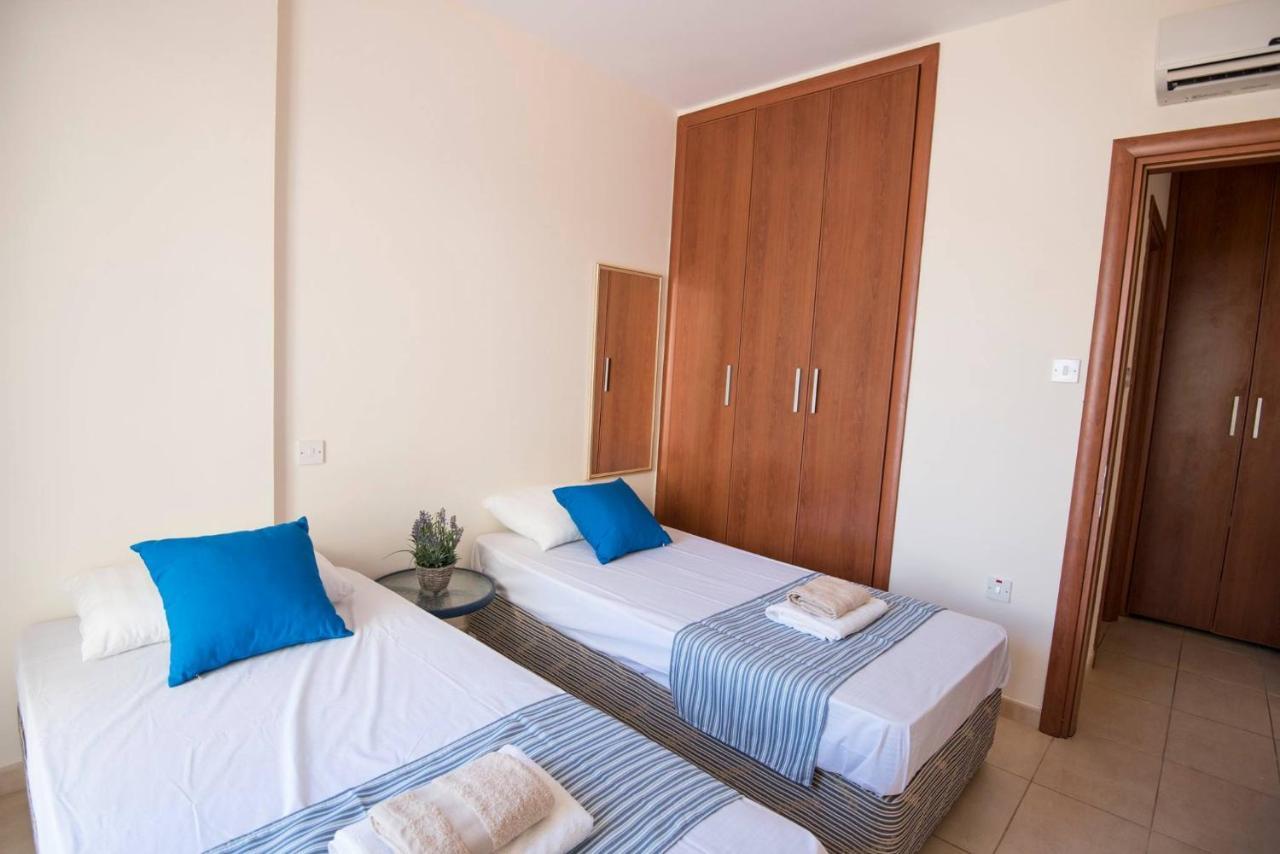 Apartments For Holidays Paralimni Exterior foto